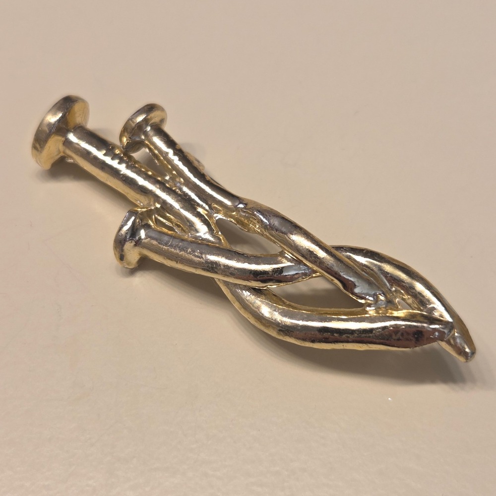 2017 Designer Brooch‎ Pin Gold Tone Three Nails Twisted Design